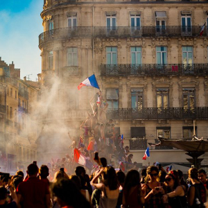 Bitcoin [BTC] finds its way in a “Liberty Leading the people” styled painting in Paris amidst the Yellow Vest protests