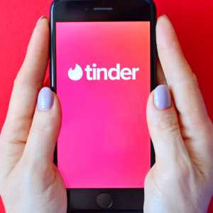 Belgian Regulator Warns of Crypto Scammers That Target Male Tinder Users With Fake ICOs