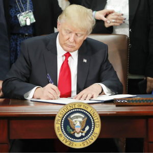 Trump Signs Deregulation Order to Boost US Economic Recovery