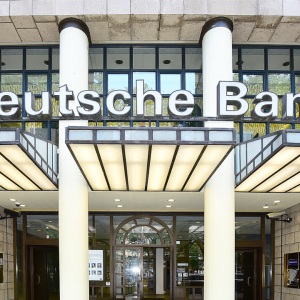Deutsche Bank: Investors Increasingly Choose Bitcoin Over Gold to Hedge Dollar Risk, Inflation