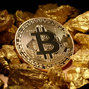 Gold Price Dips as Iran Risk Subsides, Bitcoin Retains Value