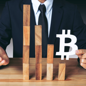 Analyst Expects Bitcoin to Dump Towards $10.5K or Lower