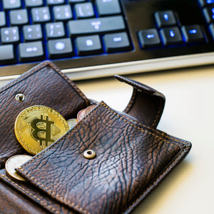 This Dormant $720 Million Bitcoin Wallet Has Woken Up – But Who Owns It?