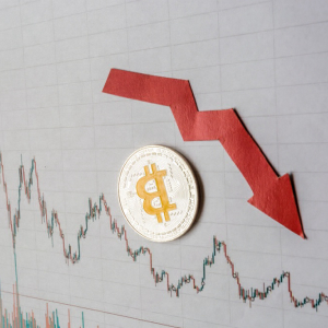 3 Altcoins Emerge as Potential Hedge While Bitcoin Price Plummets