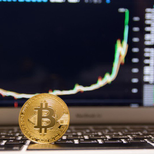 Bitcoin Price Breaks Medium-Term Resistance after Surging 8% Near $4,000