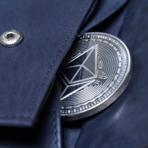 Ethereum Falls to $185: What’s Causing ETH to Drop Harder Than Other Cryptos?
