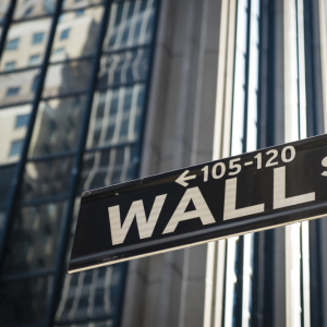 Institutional Investors Swap Bitcoin Futures for Physical BTC in Wall Street First