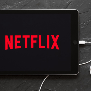 Could Apple Buy Netflix with its $250 Billion Cash Stockpile?