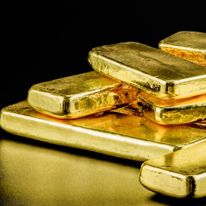 Bitcoin Rally Stalls as Increasingly Correlated Gold Drops Below $2K