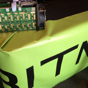 Bitmain Delays Bitcoin Miner Shipments by Three Months as Co-Founders Battle On