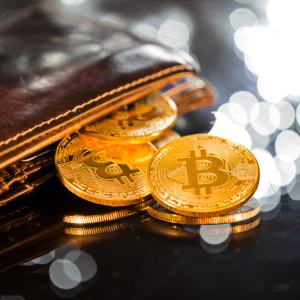 Bitcoin and Gold Prices Diverge Again, Extending 5-Month Correlation