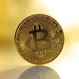 Bitcoin's Price Pullback Risks Bear Revival Below $6.9K