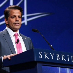 Former White House communications director is considering to launch a Bitcoin fund.