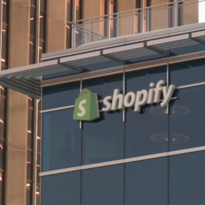 Shopify partners with CoinPayments to enable payments in 1800 cryptocurrencies.