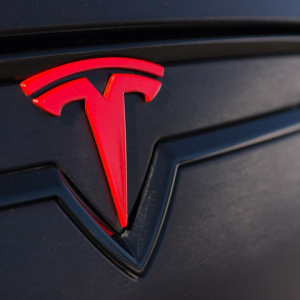 Tesla (TSLA) Stock Speeds toward $1,000, Currently Trading at $945 per Share