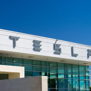 TSLA Stock Up 2%, Tesla’s Elon Musk Nears $750M Options Payday ahead of Q1 Earnings Report