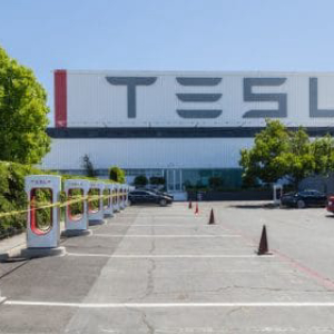 TSLA Stock Up 1%, Newsom Not Worried about Elon Musk Moving Tesla Factory from California
