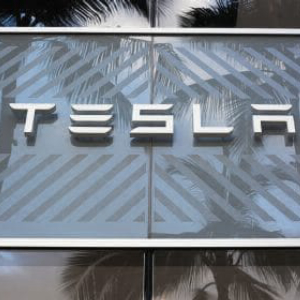 TSLA Stock Rises 4% in Pre-market, Tesla Clinches Victory in Ex-Employee Lawsuit