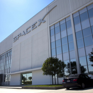 Elon Musk’s SpaceX to Raise $1 Billion in Private Funding