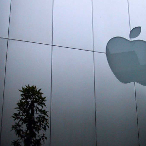 Apple (AAPL) Stock Drops Amid the Report of a Possible Antitrust Probe