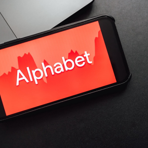 Alphabet (GOOG) Down 1.39% Now but It Is a Good Choice for Investors