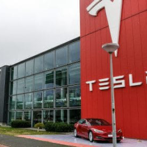 Tesla Stocks Fall After RBC Analysts Add Some Fuel to Firm’s Drama