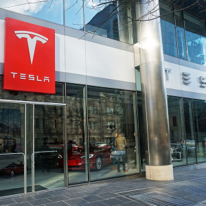 Tesla Decides to Close Its Stores in China Due to Coronavirus Fears, TSLA Stock Is in Red
