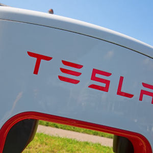 Tesla (TSLA) Stock Rises 8% to $761 on Monday after 10% Sell-Off on Friday