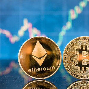 Bitcoin Prepares to Break $11,000 Resistance, Ethereum Ready to Fall
