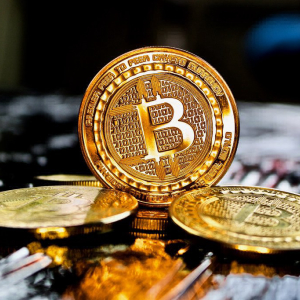 Bitcoin Moves Past $6,500 as Crypto Market Cap Briefly Hits $220 Billion