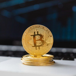 Bitcoin’s $1 Trillion Market Cap ‘Too Important to Ignore’, Says Deutsche Bank Report