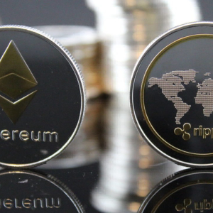 Ethereum (ETH) vs Ripple (XRP): ETH and XRP Struggle to Rebound