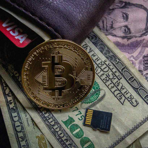 Bitcoin price falls to $11350, bearish flag ahead?
