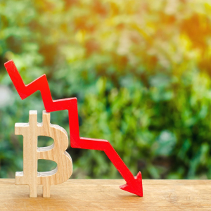 Bitcoin price crashes violently below $8,200 – Time for the next Buying round?