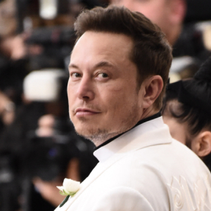 Elon Musk Praises Bitcoin: “Paper Money is Soon Going Away”