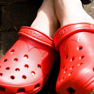 Crocs a Better Investment Than Bitcoin, Says New York Times Reporter