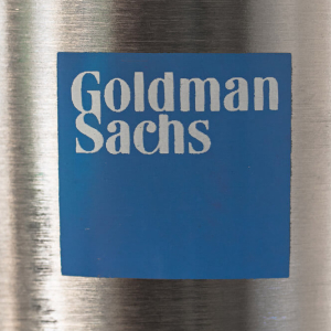 Goldman Sachs Switches Course, Puts Bitcoin Trading Desk on Hold