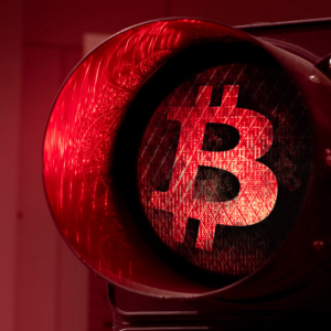 Bitcoin Breaks Below $9,000 as Sellers Invalidate Bullish Technical Pattern