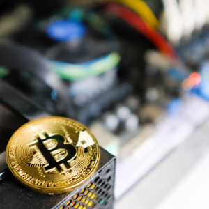 4 Bitcoin Mining Hardware Manufacturers Competing For the Industry’s Top Spot