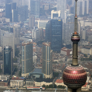 Shanghai Stocks Down 12.5% in Three Weeks, Yuan Down